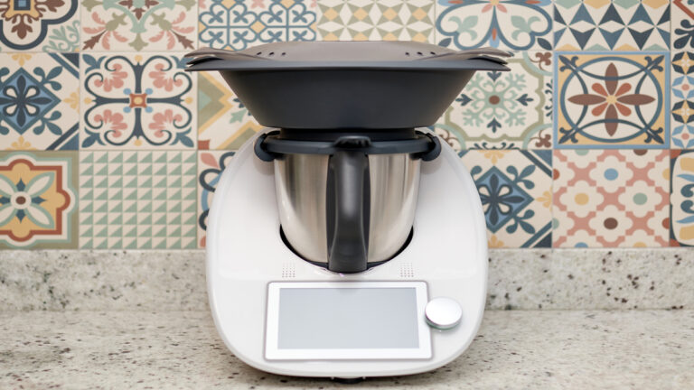 Thermomix-Modelle im Test: So gut sind verschiedene Küchenmaschinen Thermomix-Modelle im Test: So gut sind verschiedene Küchenmaschinen